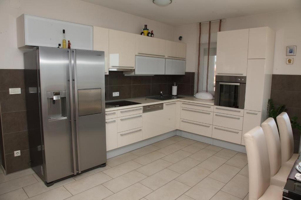 Apartment Toma Kučine Eksteriør bilde